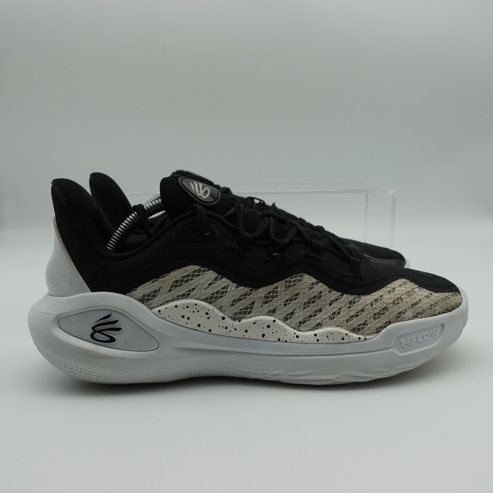 Under Armour Flow Curry 11 Men Size 10 Shoes Black Sneakers Athletic Basketball